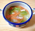 白菜と人参とベーコンのスープ